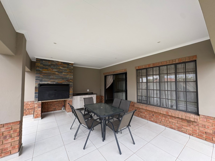 3 Bedroom Property for Sale in Waterkloof East North West